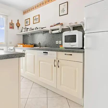 Appartement Appt 200 M De La Mer Plein Centre Fréjus